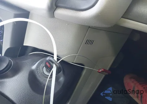 2019 Toyota Highlander Le z USA, uszkodzony, nr VIN 5TDZZRFH0KS290576